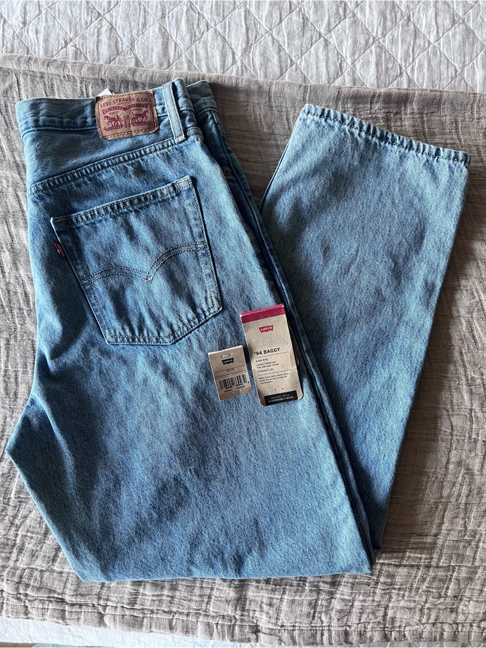 Levi’s ‘94 Baggy Jeans | Medium Wash | Women’s 32x31 | Mid-Rise Straight Leg